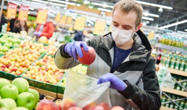 Лише продуктові магазини, а кафе "на виніс": На вихідних введуть жорсткий карантин