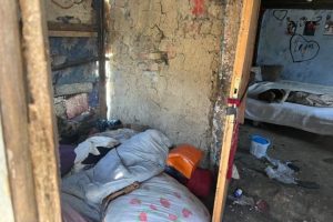Гірше за хлів: на Закарпатті 13 дітей роками жили в умовах, небезпечних для життя (фото)
